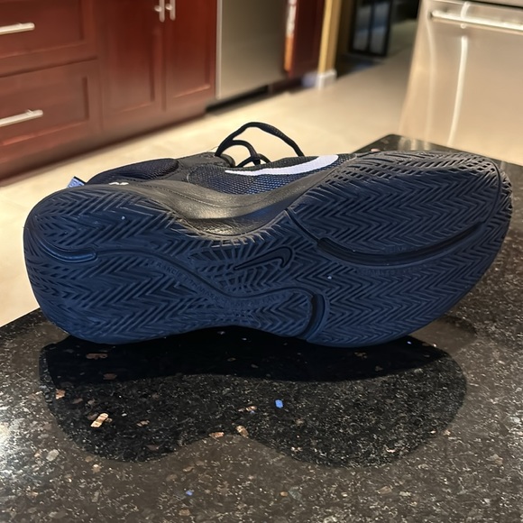 Men’s authentic Kyrie basketball sneakers, worn five times slightly used - Picture 2 of 3